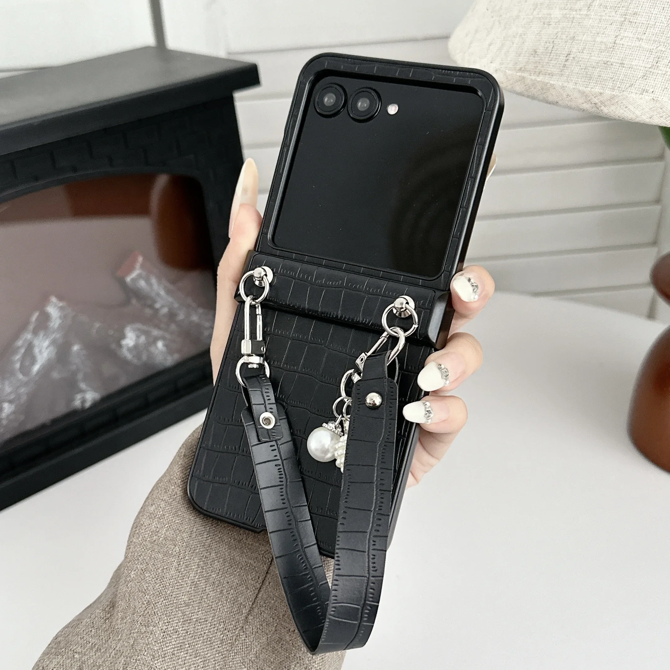 التمساح نمط الجلود شريط للرسغ جراب هاتف لموتورولا رازر 60 برو 50 الترا موتو رازر 40 غطاء مقاوم للصدمات