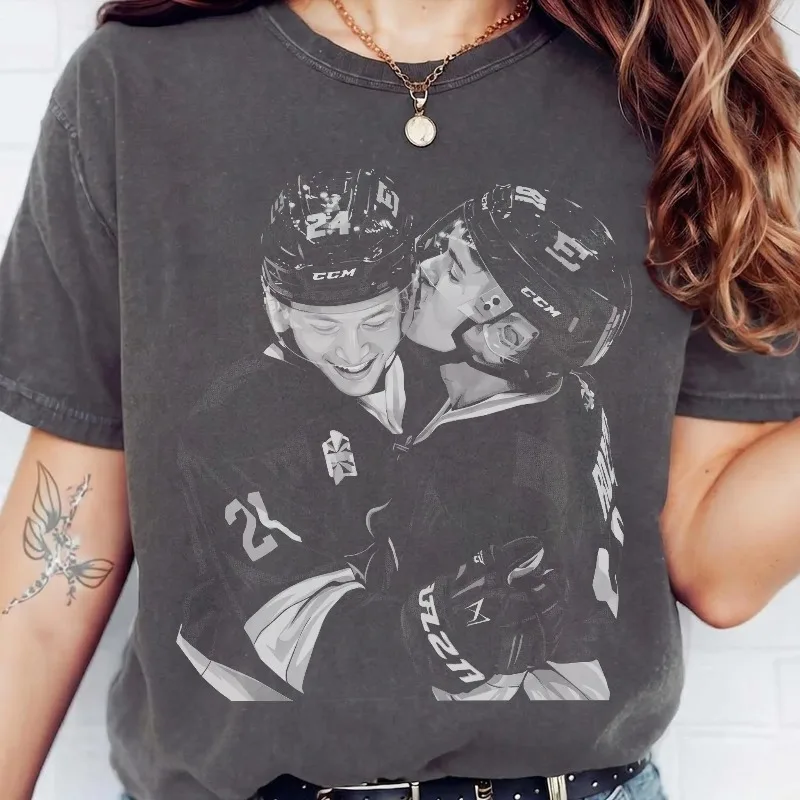 Ice Hockey Rival Retro Style T-shirt for Women, Seasonal New Item Suitable for Both Men and Women, High Street T-shirt