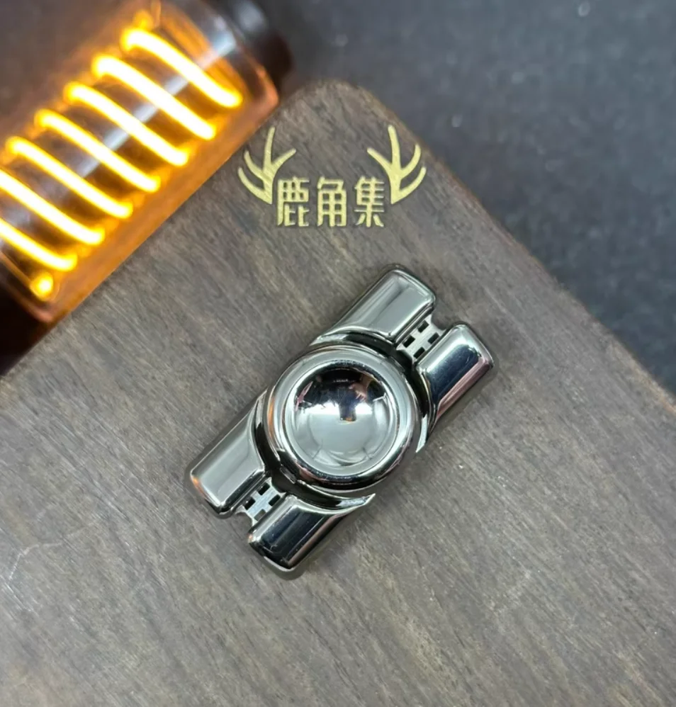 Gebruikt EDC Mother Hen Sentry S Titanium Vingertopgyroscoop Decompressiespeelgoed