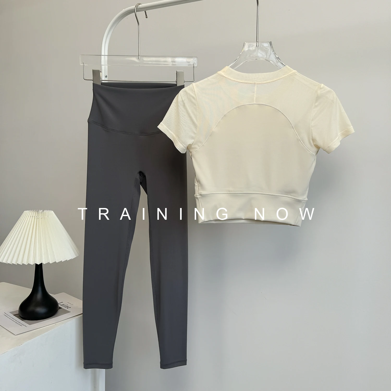 

Костюм для йоги, женский летний сетчатый дышащий костюм для бега, быстросохнущая одежда, высококачественные спортивные брюки телесного цвета для фитнеса