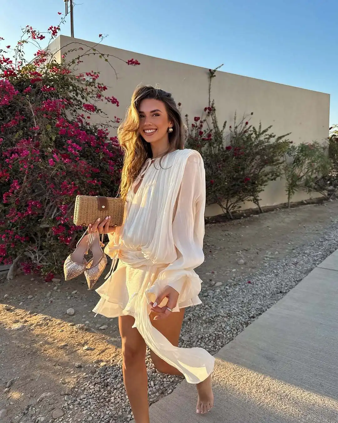 فستان نسائي صيفي فاخر بأكمام شفافة مطوي صغير عالي الشارع مريح لقضاء العطلات على الشاطئ للخروج