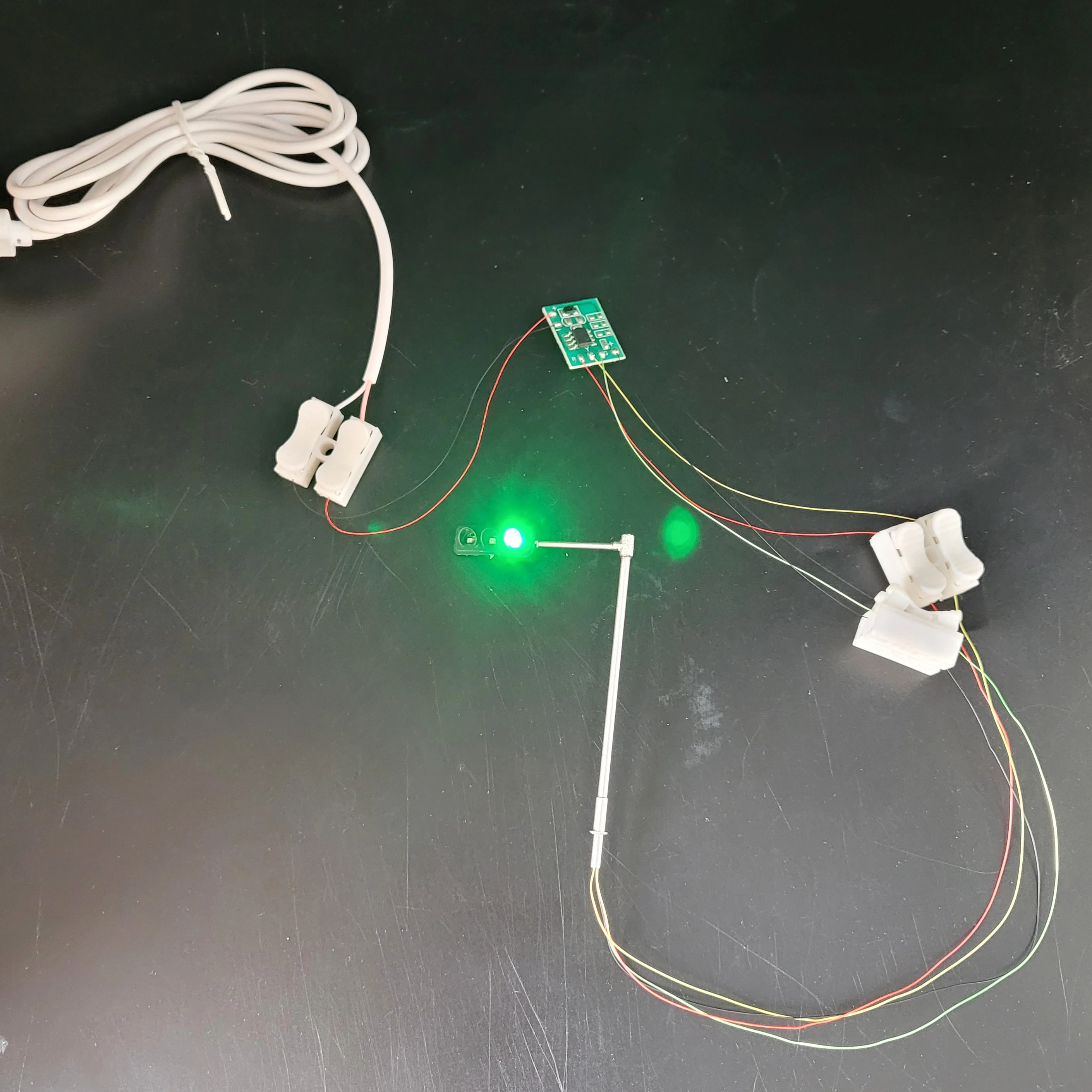 HO Scale Model Traffic Lights with Controller/Operating Pole Mount Overhead Traffic Lights/Train Railway/Railroad Layout