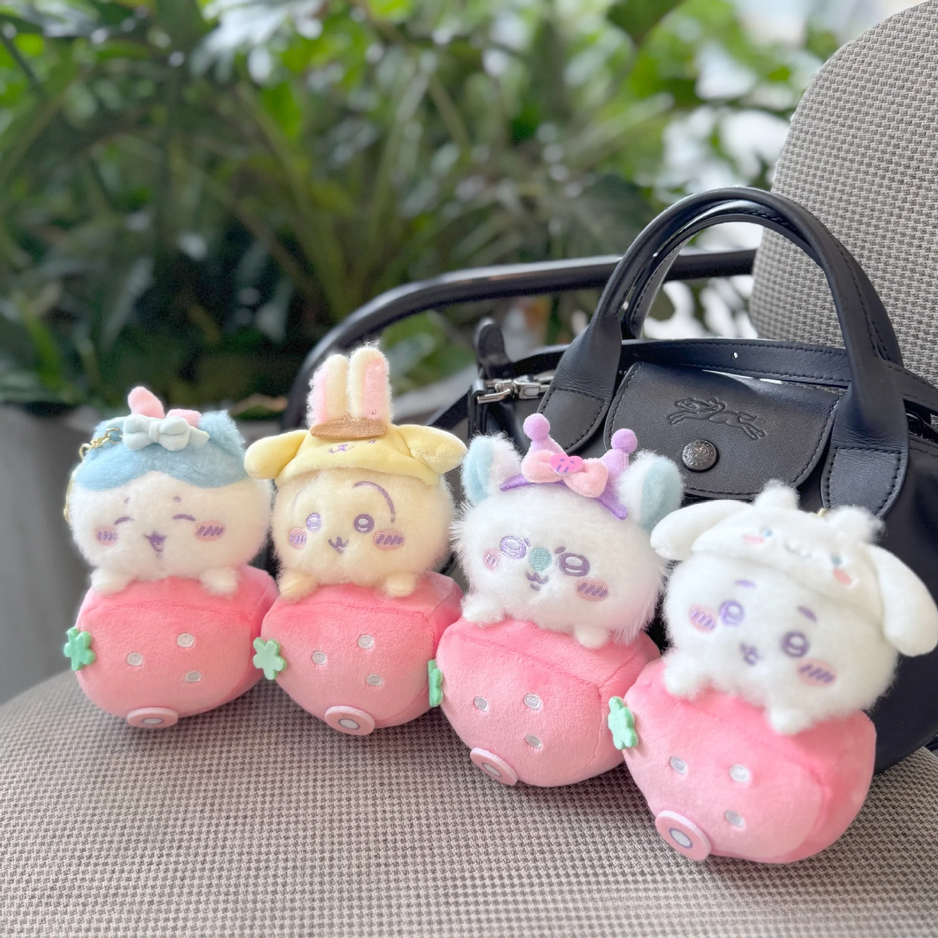Hachiware Usagi Strawberry Car - Carabiner Keychain ulasan dan harga