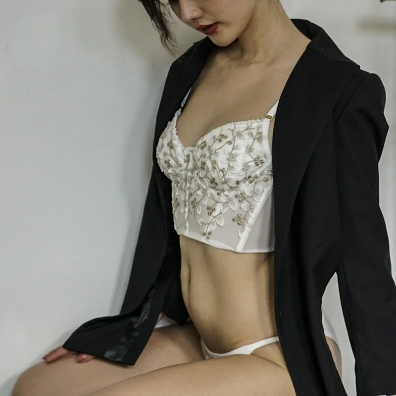 

French Embroidery Palace Style Luxurious Lace Lingerie Sexy Inner Wear Bra Large Bust Minimizer Strap Bra Set
