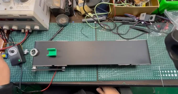 Metal Desktop Conveyor Belt Assembly Line Small Conveyor Student Friction Experiment Technological Innovation Learning