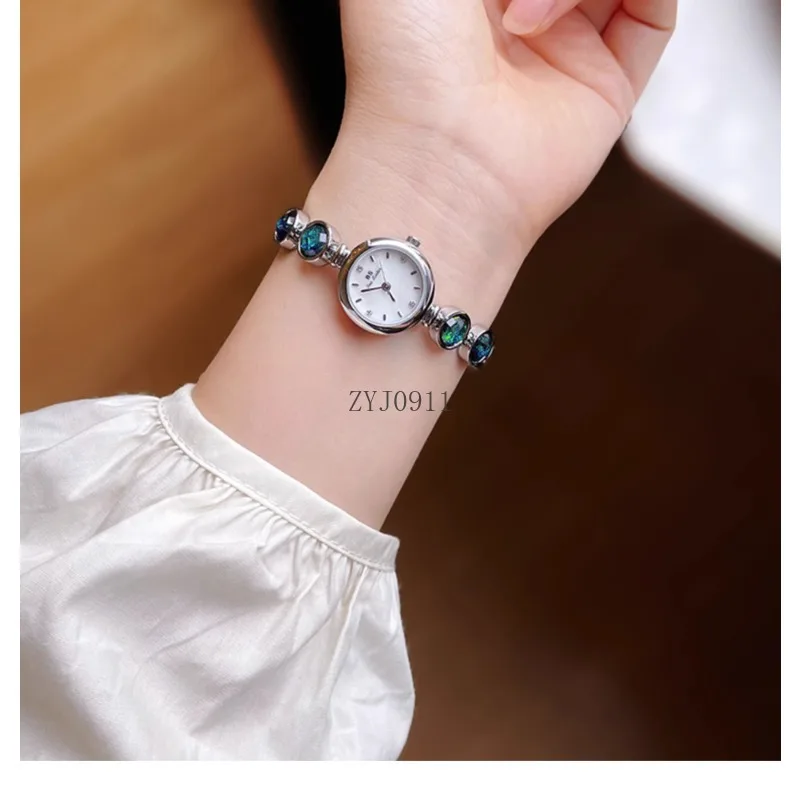 Green field retro style antique bracelet watch niche light luxury small dial simple quartz watch