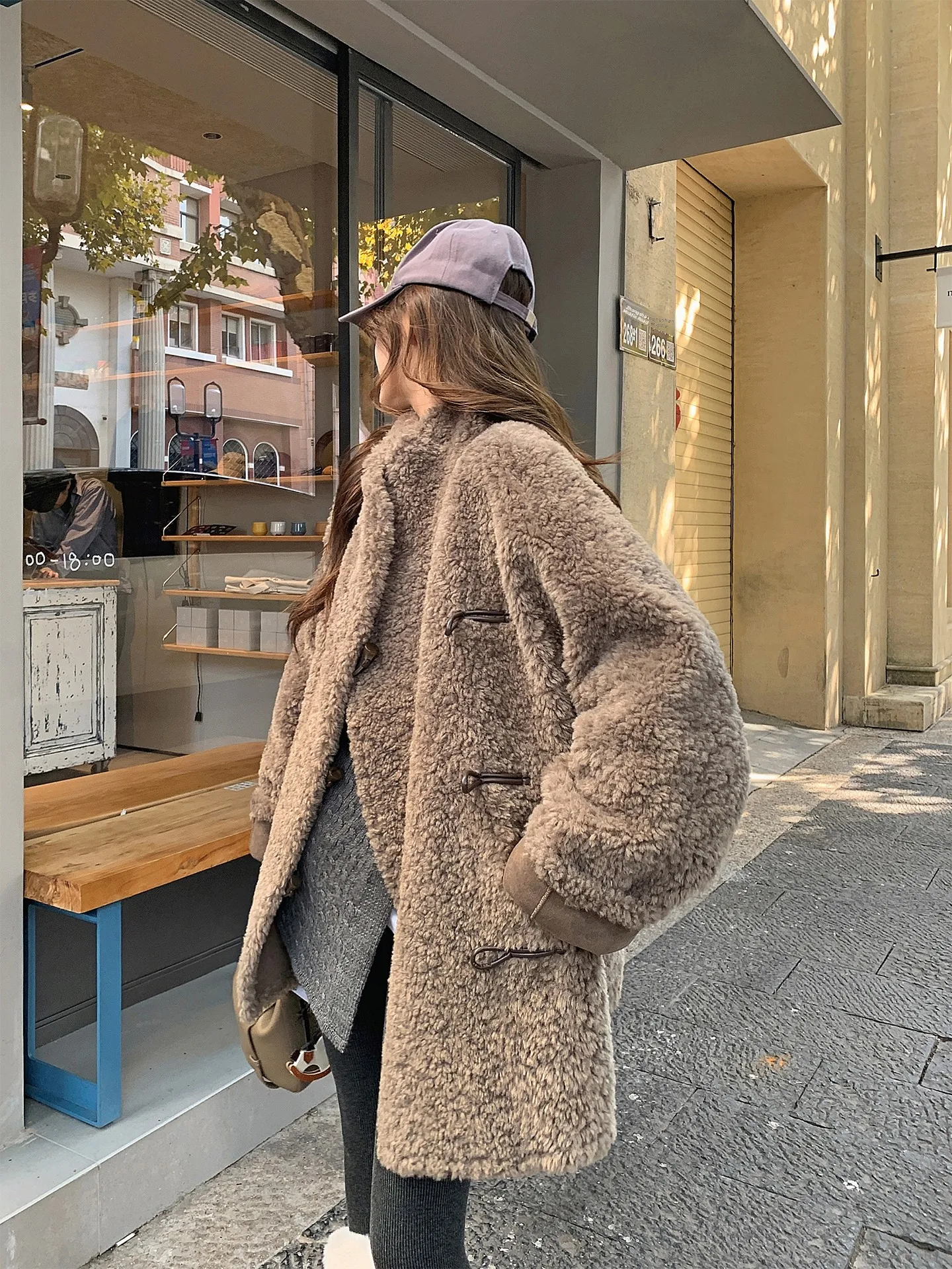 

Thickened Double-Sided Wear Lamb Fur Coat Women's Winter Warm Long Jacket Fluffy Polyester Commute Style Casual Outerwear