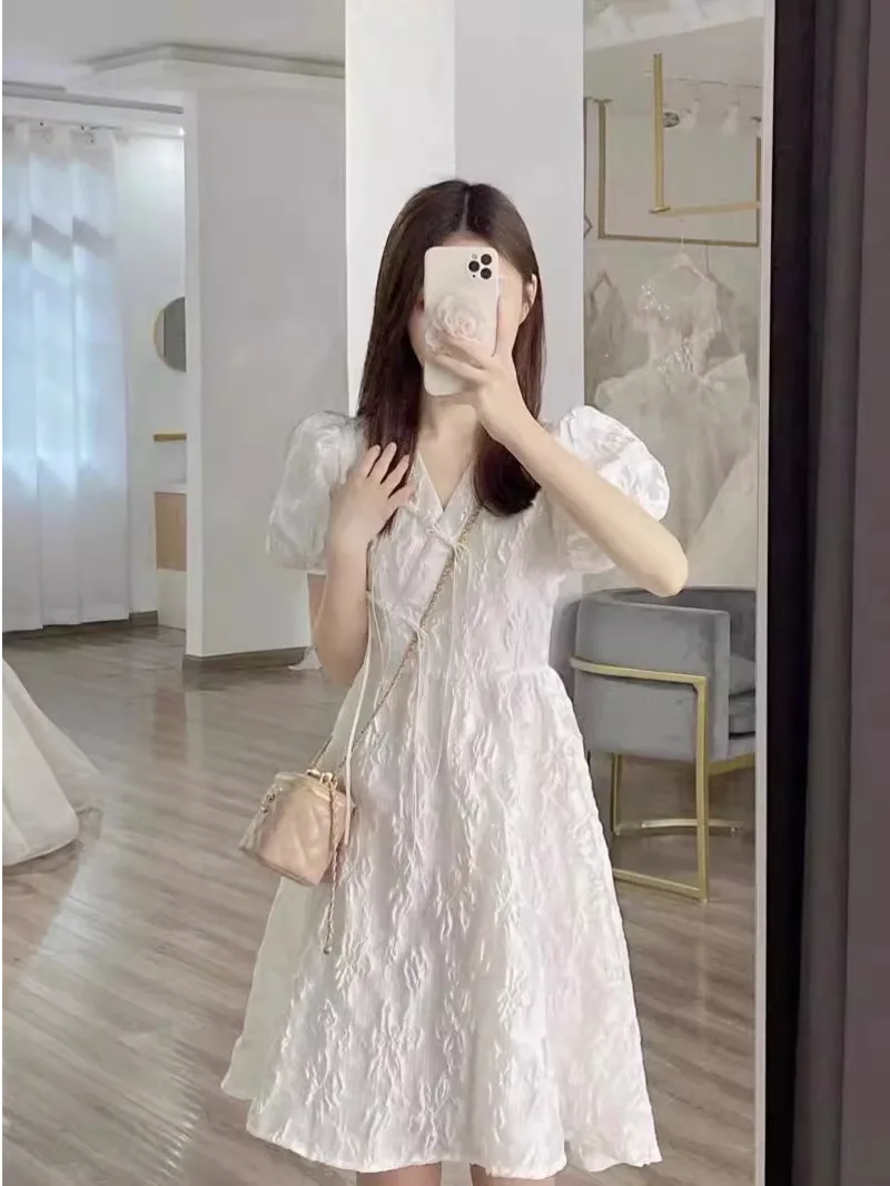 

White V-neck bubble sleeve dress summer French casual design slimming and fashionable womens clothing sweet tea break skirt S4RC