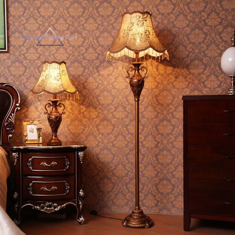 

Resin Vintage E27/E26 Type Floor Lamp Classical Pastoral Foot Switch Living Room Lamp Home Daily Lustre Fixtures with Lampshade