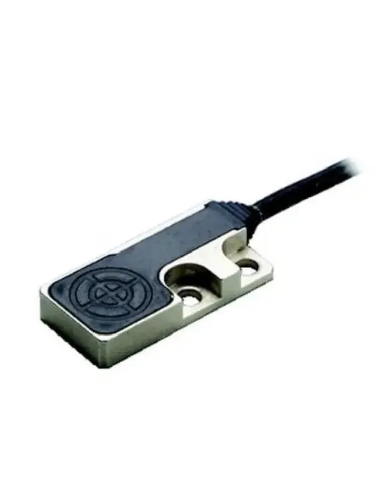 Displacement sensor ZX-EV04T detects 4 mm, recessed mount, 2m wire