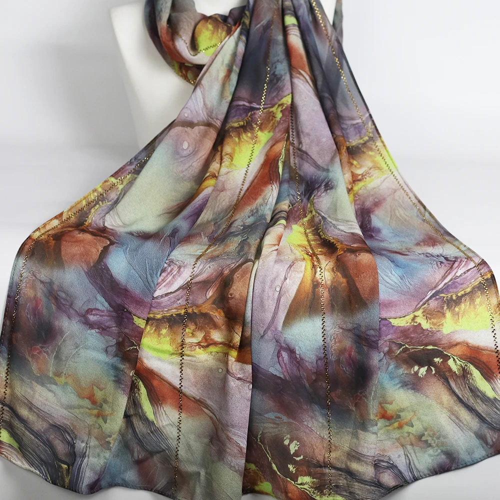 Kontrastowa chusta na głowę z arabskiego szyfonu, miękka w dotyku i delikatnie zdobiona cyrkoniami2618