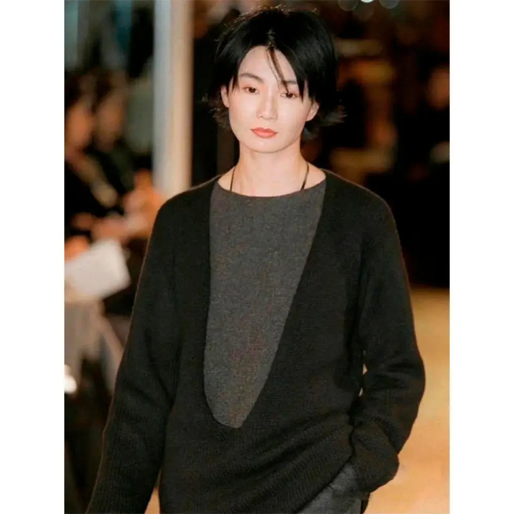 

Women's Cashmere Deep V Classic Basic Sweater Spring & Fall Catwalk Model by Zhang Manyu Second-Hand Th~ Row