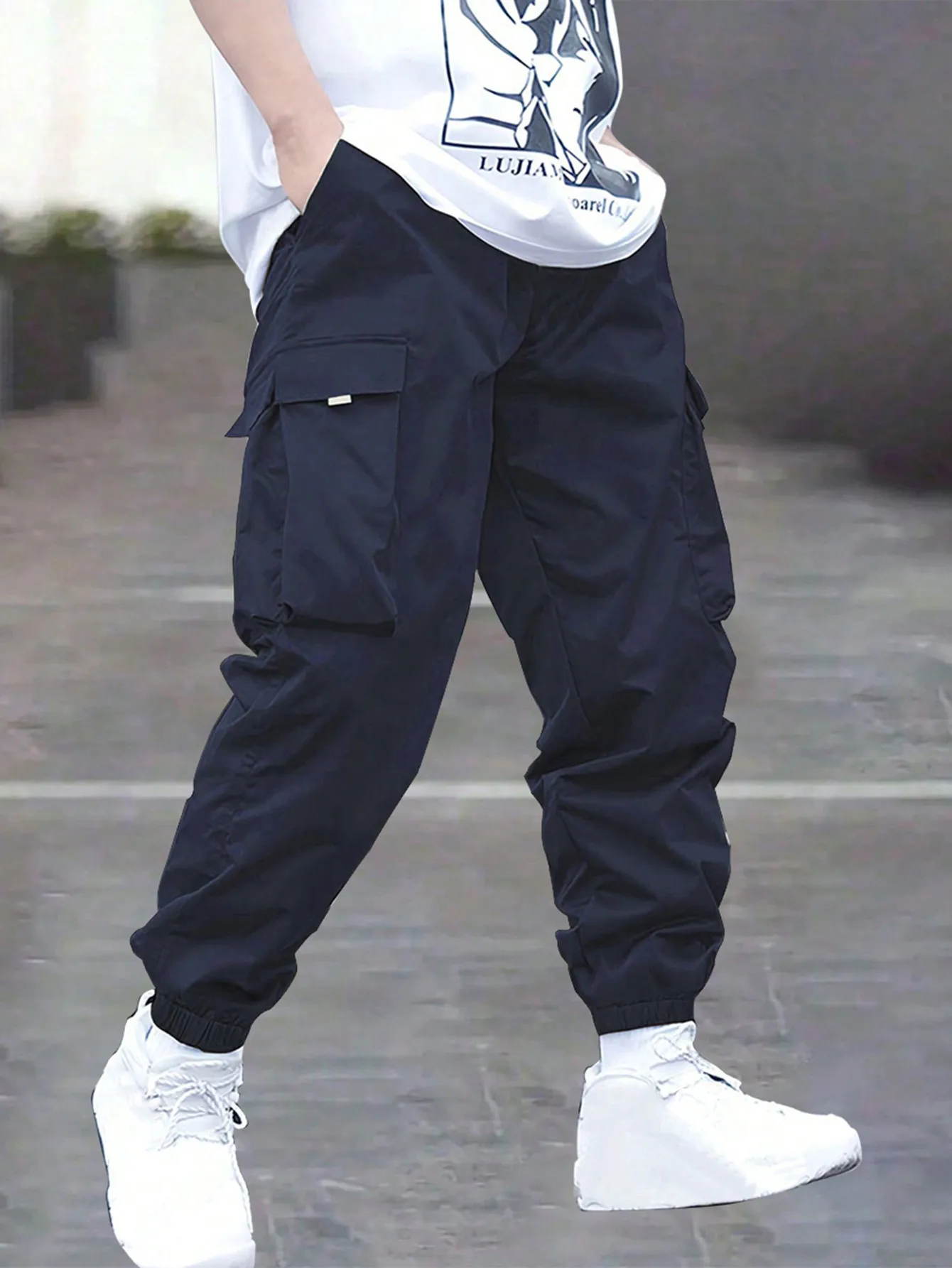 

Унисекс-брюки-карго с эластичными манжетами и большими карманами