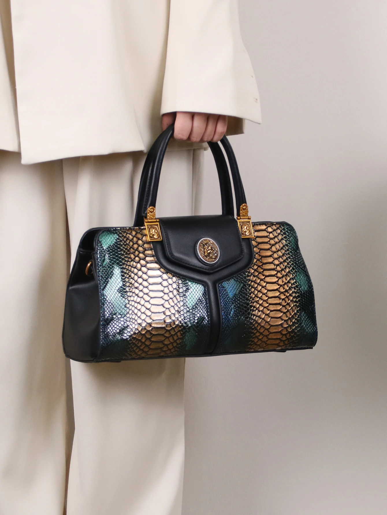 

Fall/winter 2025 new handbag high-end quality fashion retro luxury snake crocodile stitching contrast handbag elegant temperamen