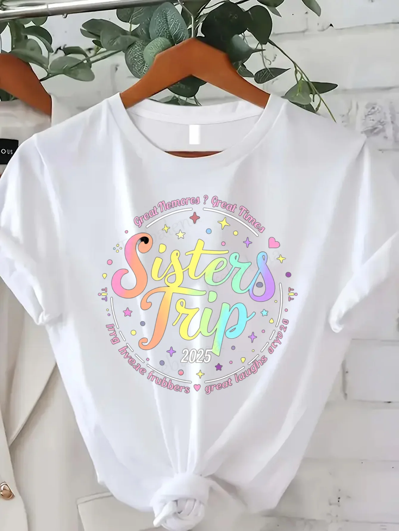 

Женская футболка Sisters Trip 2025 Rainbow Tee - забавная и сексуальная женская футболка