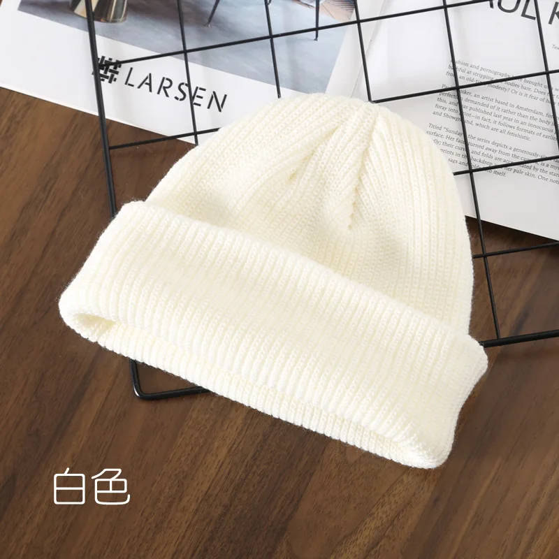 Cappello lavorato a maglia con bordo arricciato tinta unita autunno e inverno Cappello lavorato a maglia caldo a prova di freddo per il tempo libero all'aperto Logo personalizzato