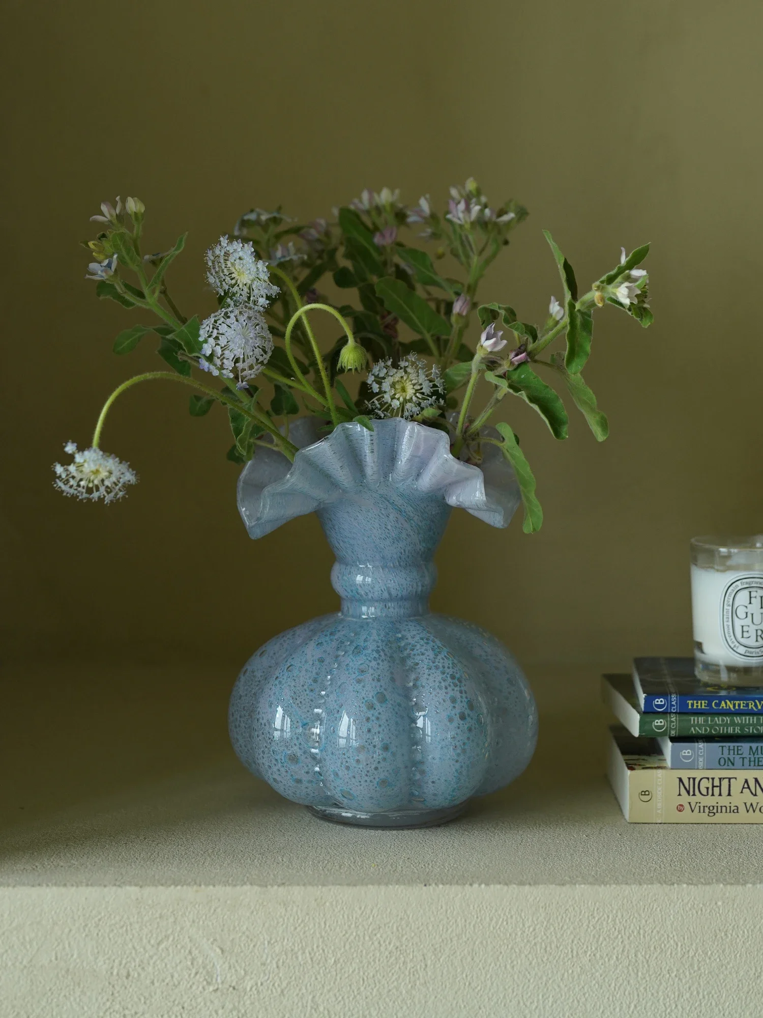 

Flowering on earth, retro romantic French home decoration atmosphere blue-purple Fenton vase flower ware glass