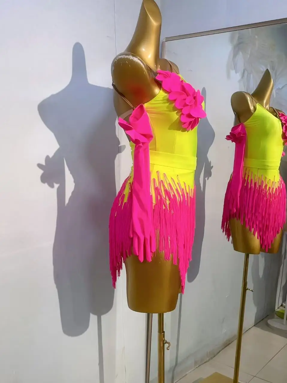 ชุดเต้นลาตินแบบสั่งตัด ดีไซน์เซ็กซี่เปิดหลัง แต่งชายครุย สำหรับผู้ใหญ่และเด็ก ใช้สำหรับเต้นแทงโก้ แซมบ้า รุมบา และการฝึกซ้อมระดับมืออาชีพ