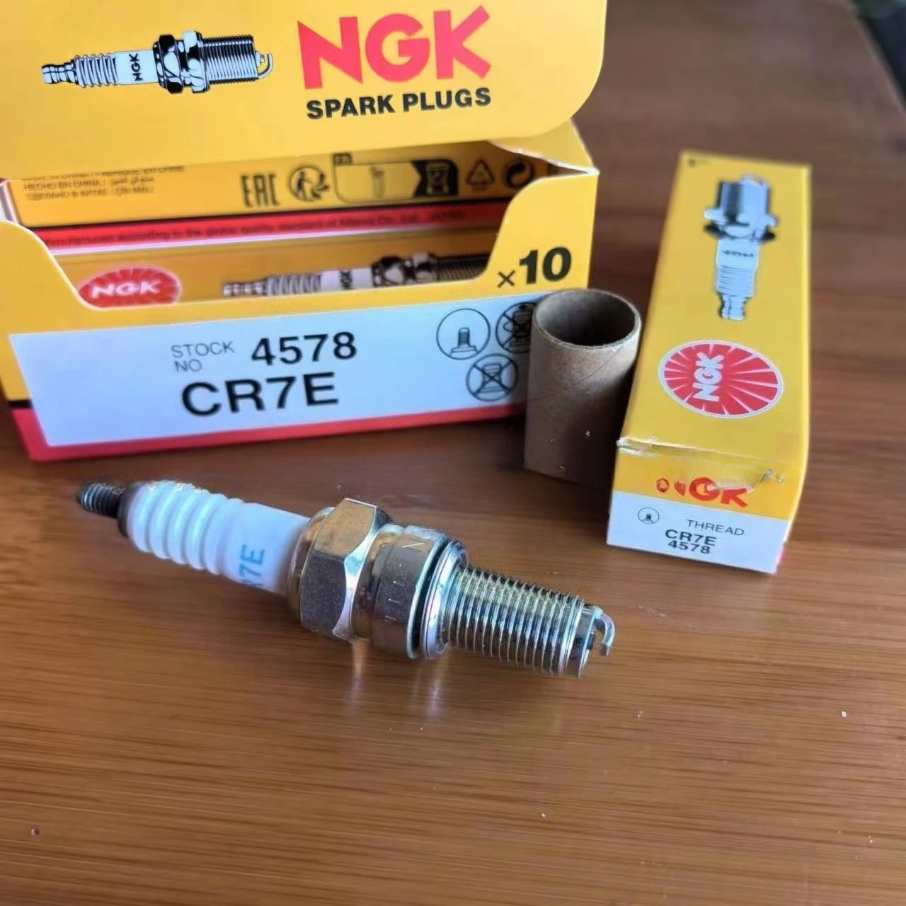 1 шт. 2 шт. оригинальный NGK 4578/CR7E подходит для садового триммера для травы, масляной пилы, триммера для живой изгороди, свеча зажигания NGK 1 шт. 2 шт. оригинальный NGK 4578/CR7E подходит для садового триммера для травы, масляной пилы, триммера для живой изгороди, свеча зажигания NGK