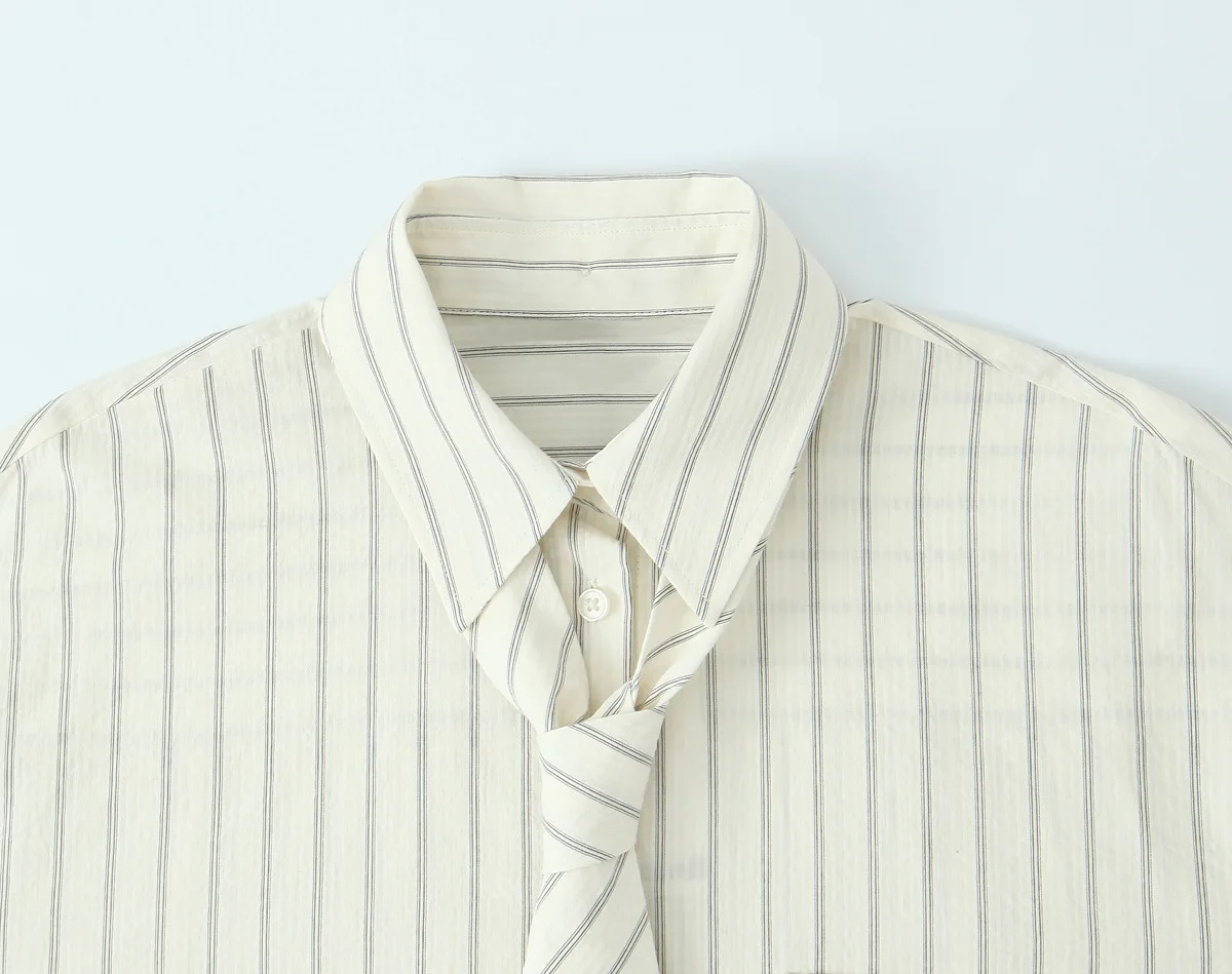 Nowa jesienna damska koszula o prostym, uniwersalnym stylu, z klapami, wiązana, zapinana na jeden guzik, z długim rękawem, o luźnym kroju.