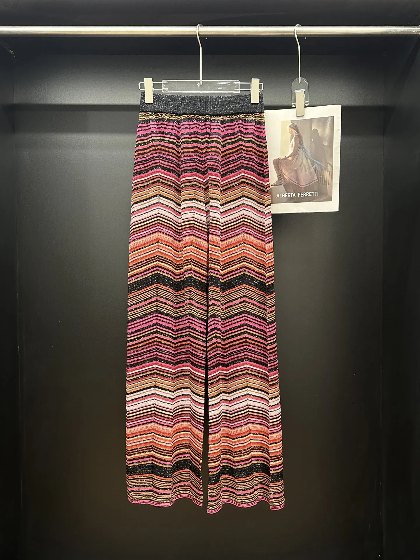 三宅プリーツ 2 ピース ストライプ セット 2025 春夏新作カラフルなパッチワーク トップ + ストライプ ワイドレッグ パンツ セット