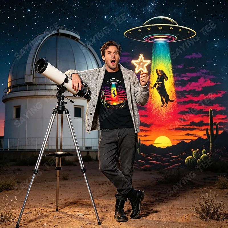 Lustiges Dackel-UFO-Abduktions-T-Shirt mit Wüstensonnenuntergang, Y2K-Alien-Abduktions-Hunde-Kunst, Ästhetische Kleidung, Neuartiges Geschenk, Sci-Fi-T-Shirts – Detail 5