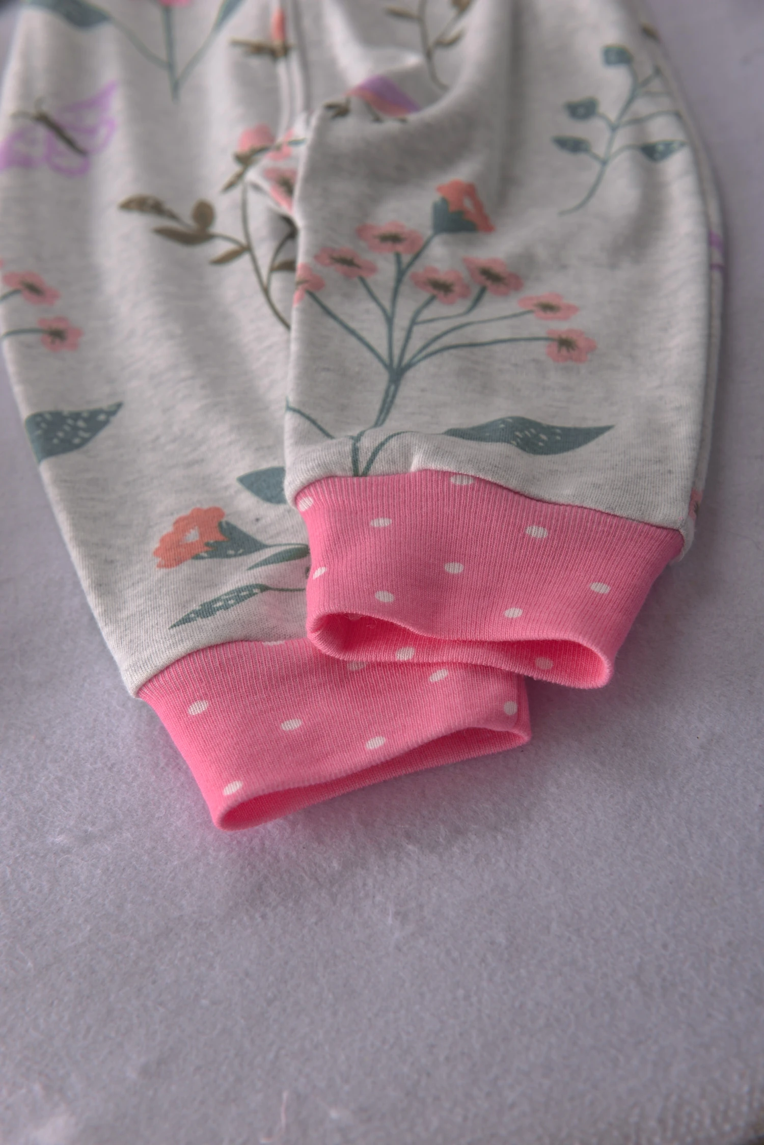 Doppelseitiger Baumwoll-Reißverschluss-Strampler für Kleinkinder, Mädchen, mit Herz- und Buchstabenstickerei, Allover-Print, Rüschenärmel, Ganzjahres-Baby-Jumpsuit, 6-24 Monate – Detail 10