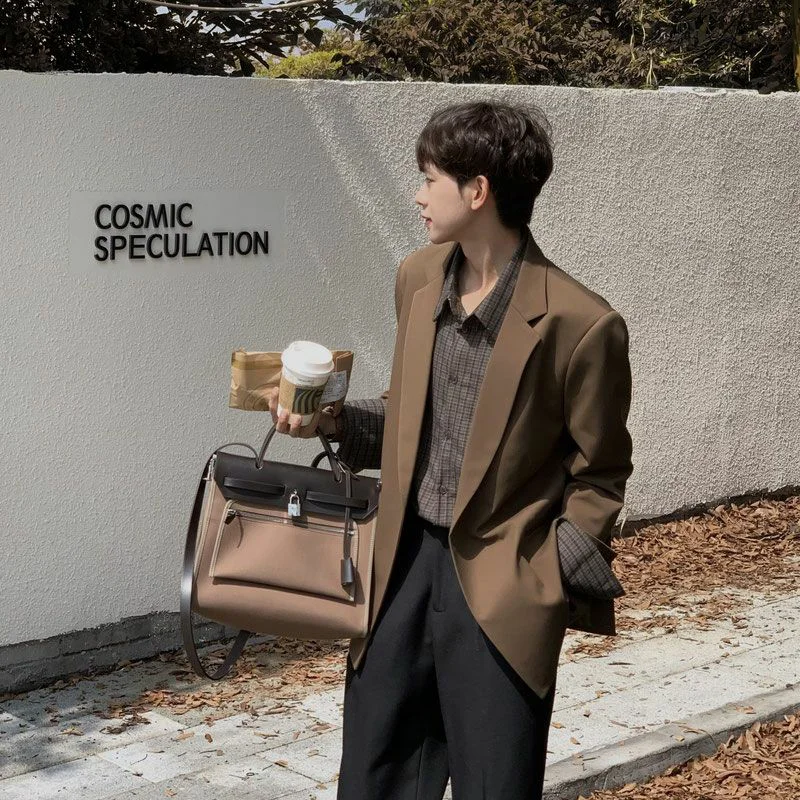 

Повседневный простой ретро-костюм для мужчин: пиджак с подплечниками, коричневый/кофейный цвет, весенне-осенний, из полиэфирного волокна, с длинными рукавами, на одной пуговице.