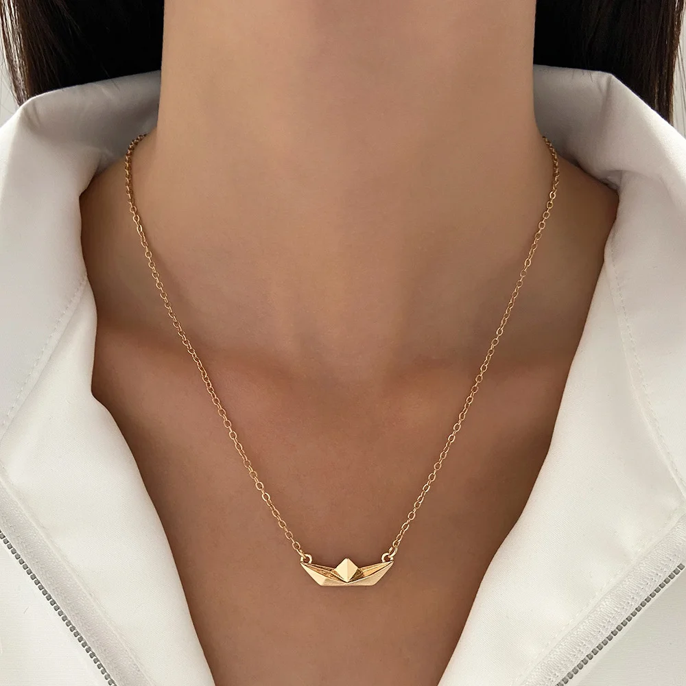 Personality Paper Boat Shaped Necklace for Women Fashion Pendant Clavicle Chain Party Jewerly Accessories Gift New Arrival 2024