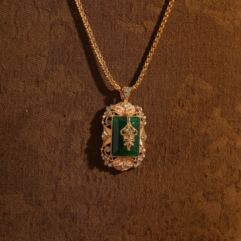 Vintage Emeral Green Glazed Pendant Necklace Shiny Gold Color Palace Style Summer Jewelry Bohemian Accessories For Women 2025