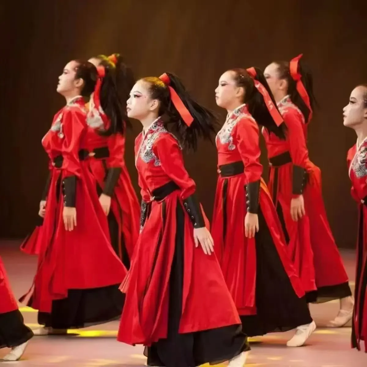 الصينية الووشو السيف الرقص النساء الملابس الرجعية Hanfu ارتداء Emei Sect المرأة الكونغ فو فرقة التنين الزي التقليدي