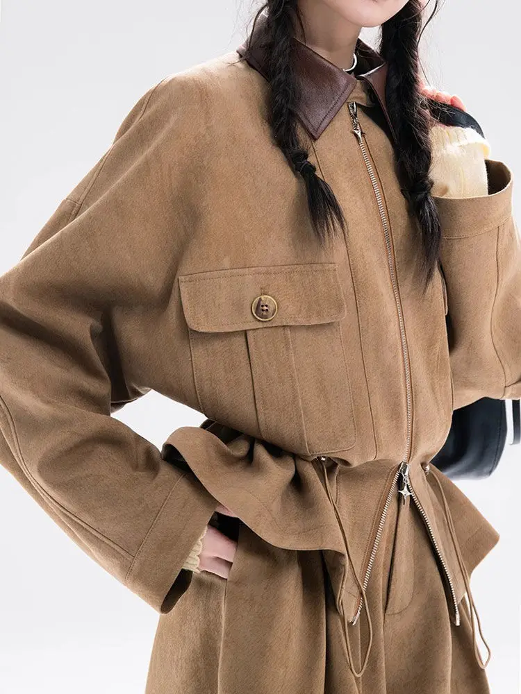 Set aus Frühling und Sommer mit Fledermausärmeln, Taillen-Silhouette, Kordelzug an der Taille, Jacke und kurzem Rock und Hose