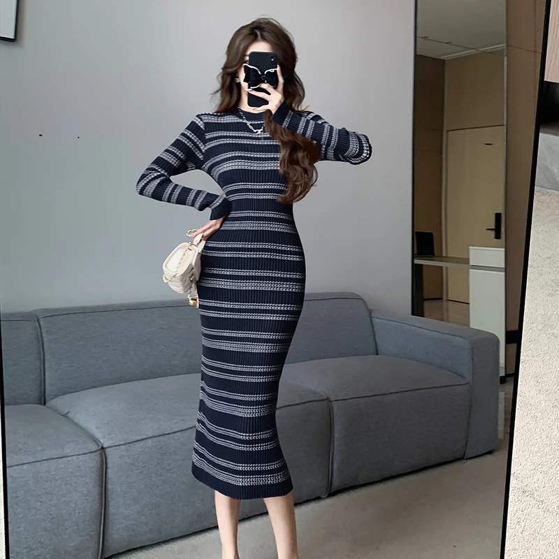 Koreański sweter z dzianiny, otulający, dopasowany, okrągły dekolt, jesienno-zimowy, z włókna poliestrowego, długi, obcisły.