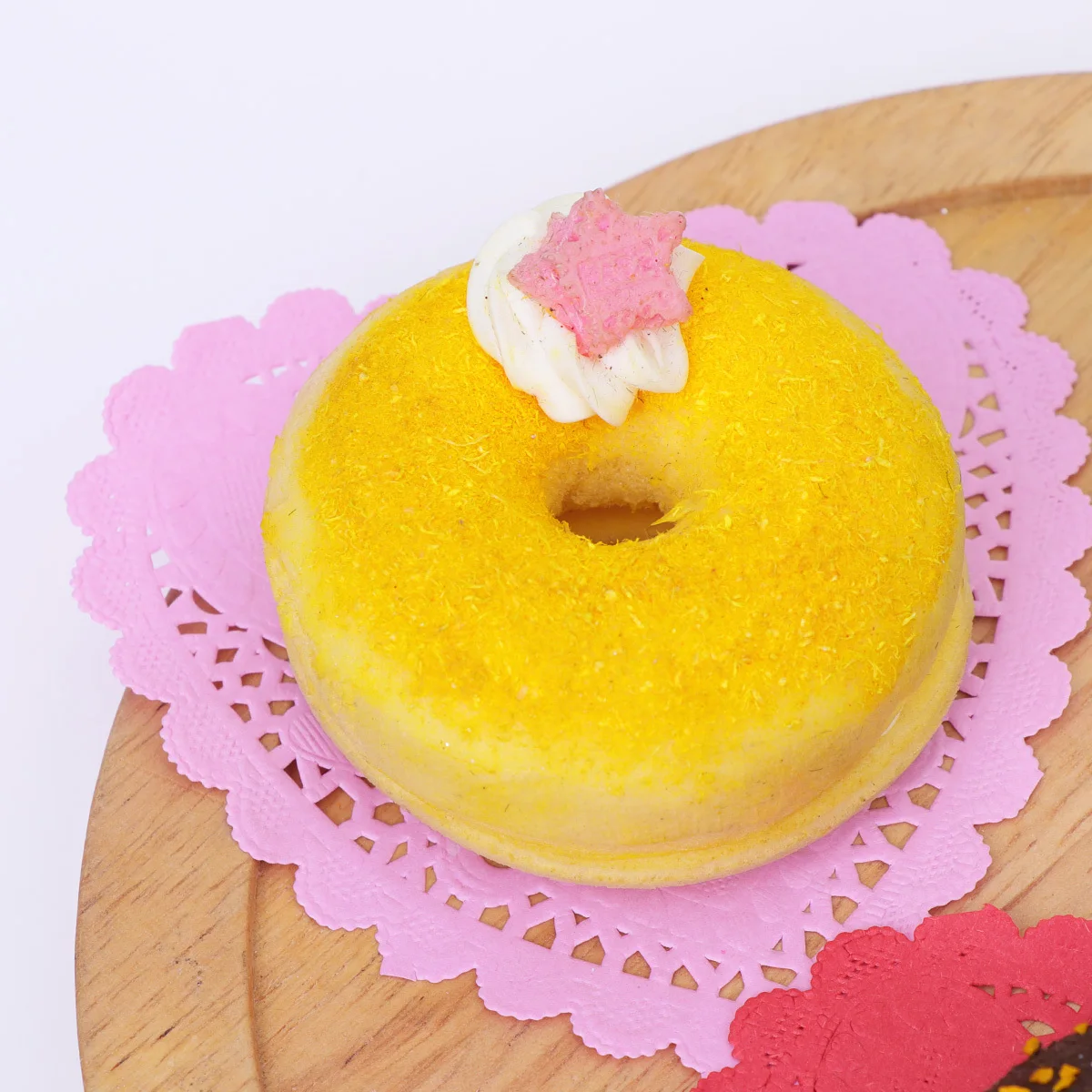 

100Pcs 4Inches Heart Shape Cake Base Tray Strong Paperboard Hollow Design Reusable Serving Board for Fondant Cakes Piping