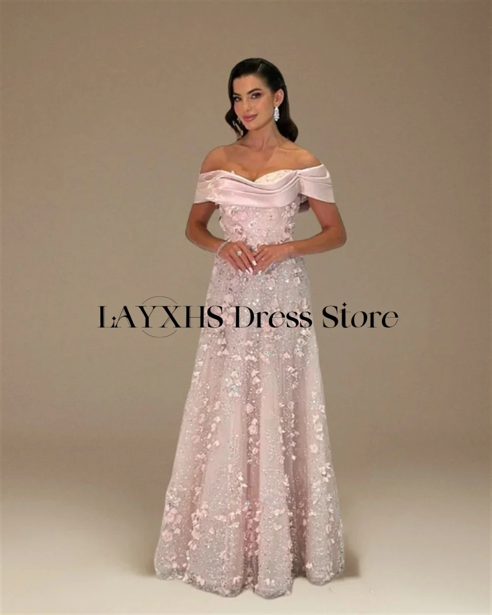 LAYXHS งดงามปิดไหล่ชุดราตรี A-Line ลูกไม้ดอกไม้จีบชุดราตรีที่กําหนดเอง FBسات