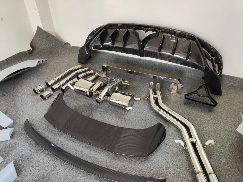 Suitable for RS Q8 Carbon Fiber Front and Rear Bumpers, Side Skirts, Engine Hood, Mudguards, M-shaped Body Kit
