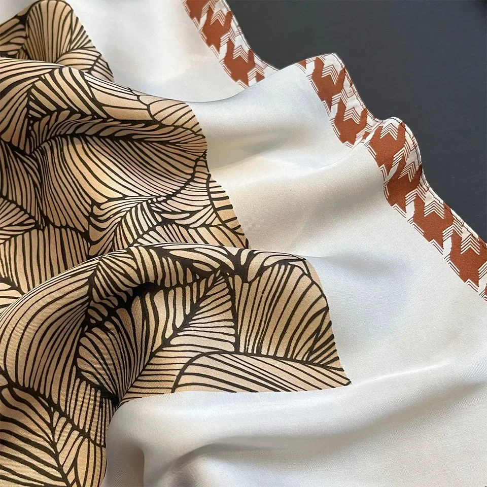 격자무늬 잎 프린트 새틴 스퀘어 스카프 부드럽고 가벼운 여성용 패션 액세서리 머리 목 숄 우아한 머리 스카프