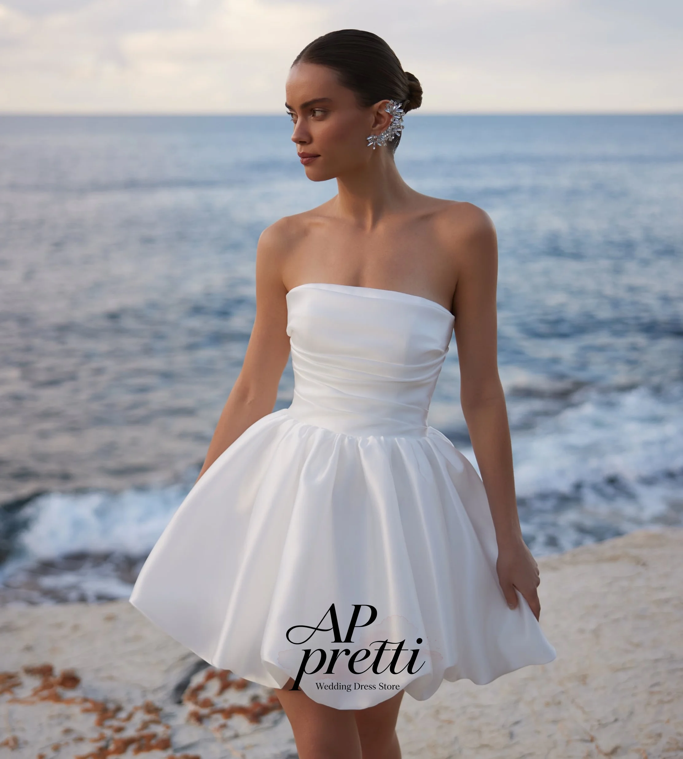 AP pretti Classic Soft Satin Mini Wedding Dress Strapless Customized Sleeveless Mini-Length Bridal Gowns 2026 Vestidos De Novia