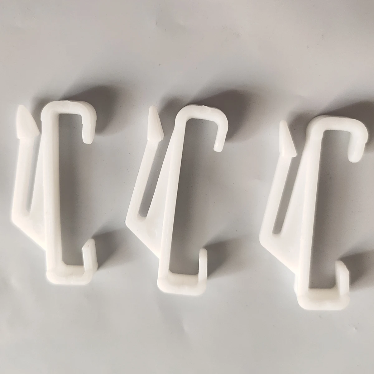 

50Pcs Curtain Gliders Slides Plastic Track Hooks for Window Door Shower Rails Bean Sprout Shape Easy Install No Rod Disassembly