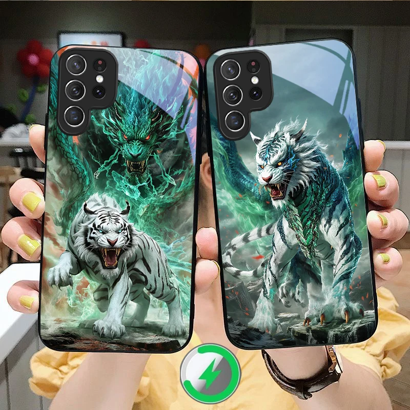Ein riesiger Drache und Tiger, geeignet für Samsung Galaxy S25 Ultra S20 FE S21 S22+ S23 Plus S24 S26 Edge, magnetische Glas-Handyhülle.