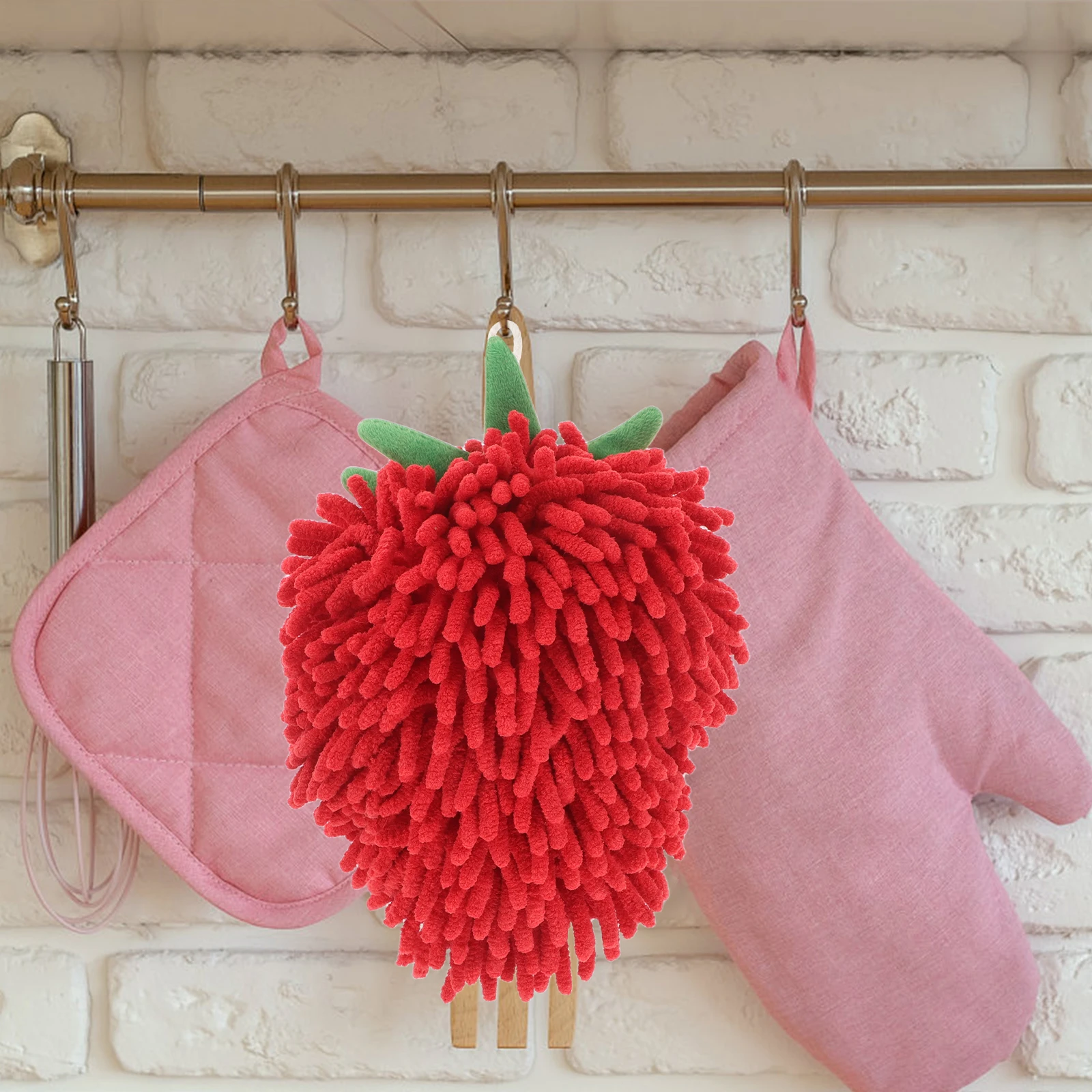 

Cute Chenille Strawberry Towel Soft Hand Drying Kitchen Bathroom Hanging Loop Multifunctional Decor Bathroom Hand Towels