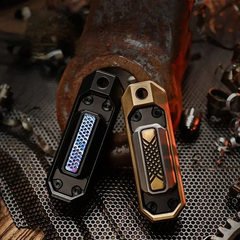 

2025 NewEDC Mini Push Card, популярная монета на кончиках пальцев для взрослых, портативная декомпрессионная игрушка, металлическое панк-подарок, ожерелье, кулон, настольная игрушка