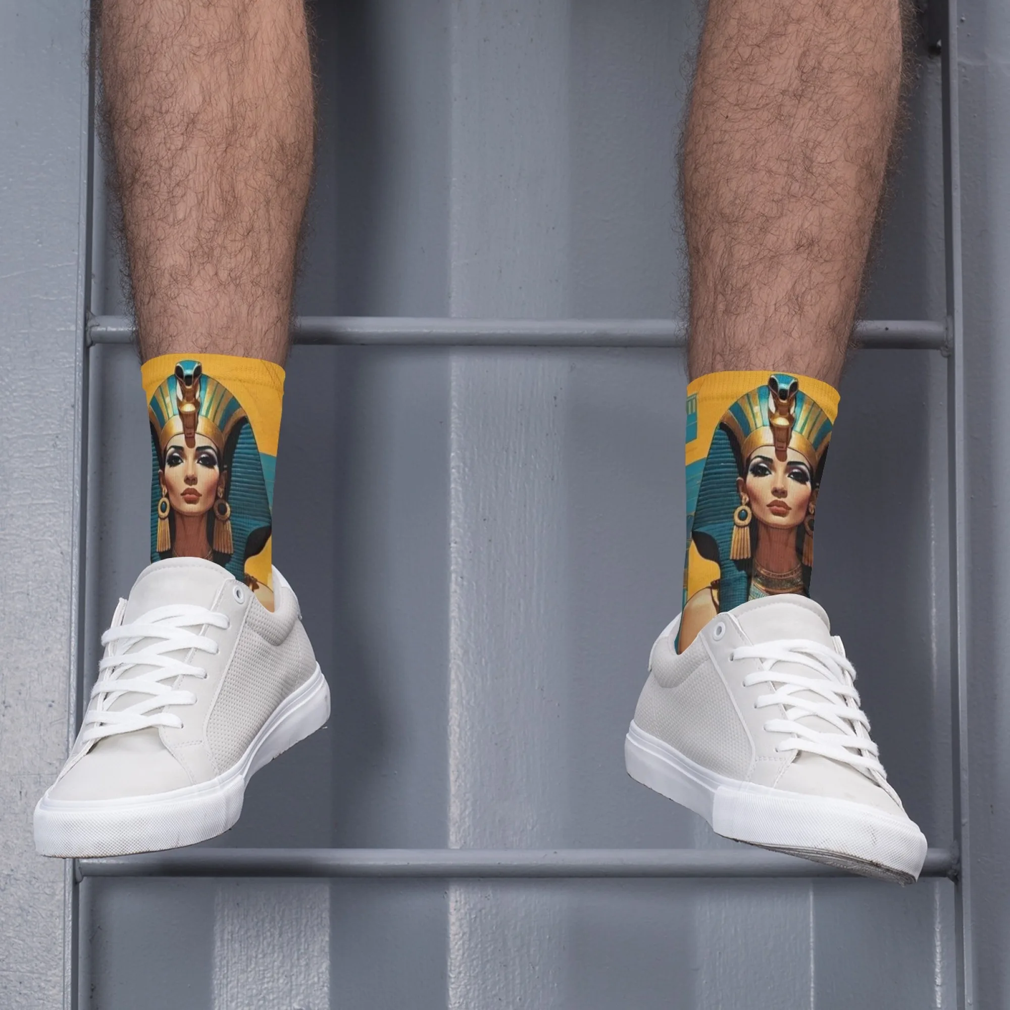 Ancient Egyptian Mythology Queen Fashion Socks Retro Art Style Crew Socks Soft Breathable Casual Socks Unisex Fun Creative Socks