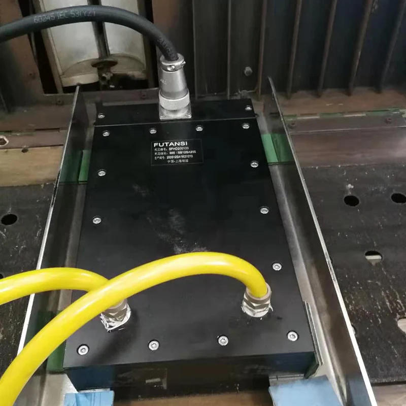 المكونات الأساسية PLC لنظام المعالجة الصناعية بالأشعة فوق البنفسجية LED عالي الكثافة ومبرد بالماء