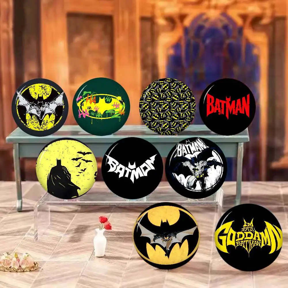 Amine B-Batmans Tinplate Pin Button Custom Anime Role Old-school Brooch Cartoon Collar Badge Jewelry Gift Fans