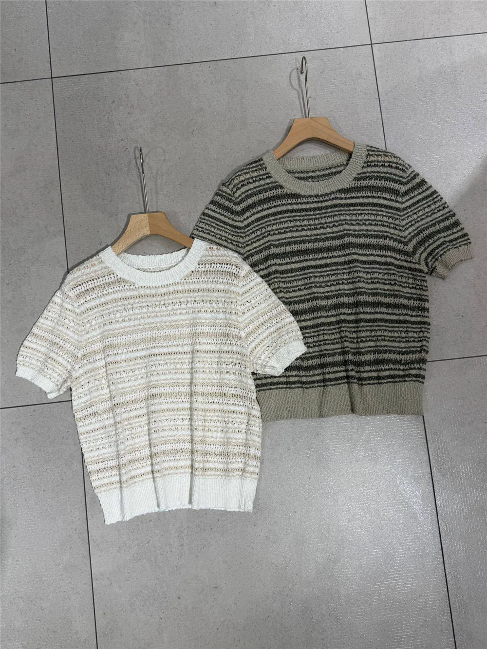 

Летняя женская хлопковая трикотажная футболка с цветными блоками, полосками и ажурными короткими рукавами