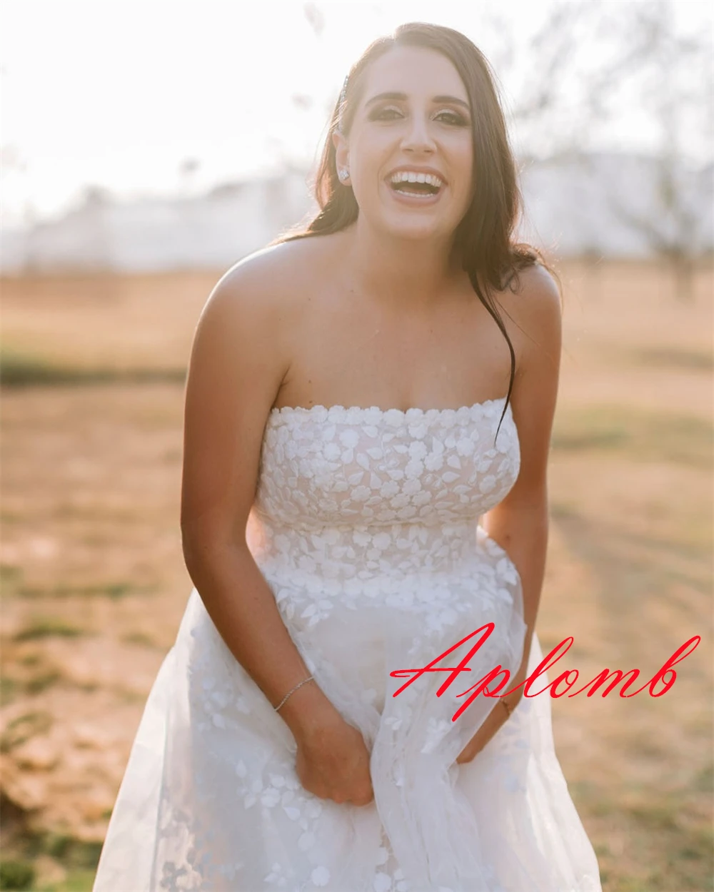 Gaun Pengantin Tulle Putih Kualitas Tinggi Kustom Gaun Pengantin Applique Tanpa Tali Temperamen Gaun Punggung Terbuka Kereta Kapel