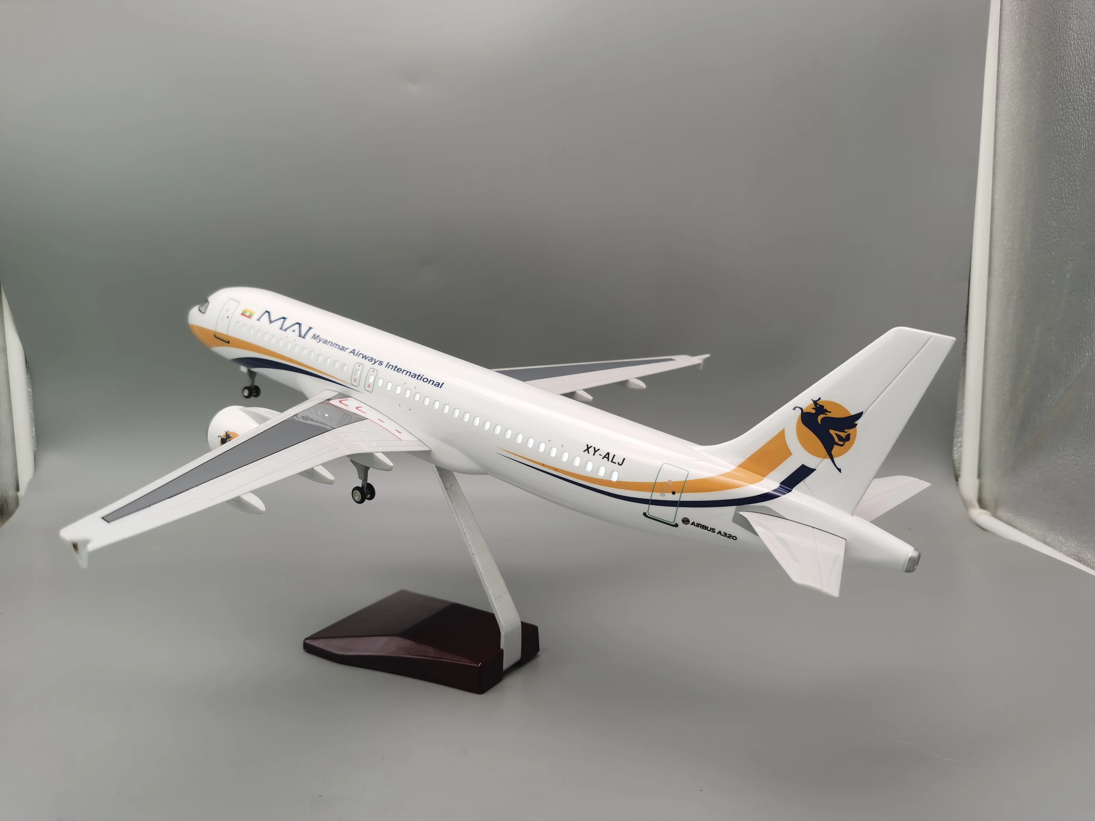 Avião a320 neo myanmar airline, escala 1/80, 47cm, 320, modelo de luz com trem de pouso e luzes, avião de brinquedo de resina para crianças