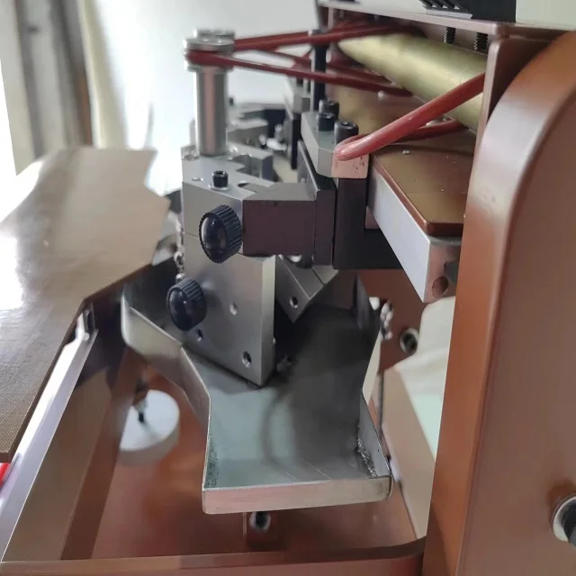 Máquina laminadora adhesiva automática de dos etapas y dos rodillos para forro de correa de hombro de cuero elementos esenciales para la fabricación de zapatos