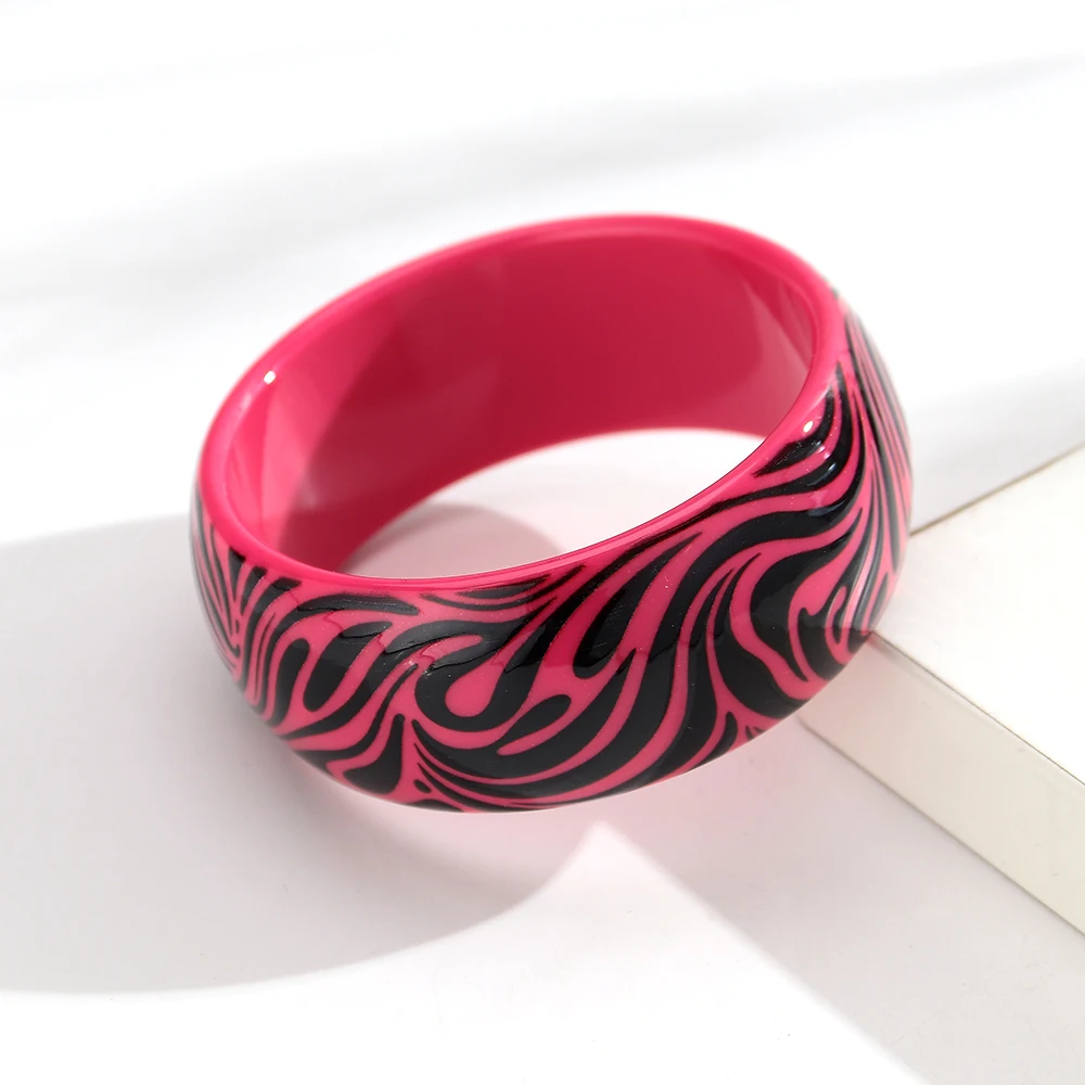 Modische Breite Unregelmäßige Gestreifte Manschettenarmbänder aus Kunstharz für Frauen Neue Acryl-Chunky Geometrische Runde Armreifen Retro-Schmuckgeschenke – Detail 11